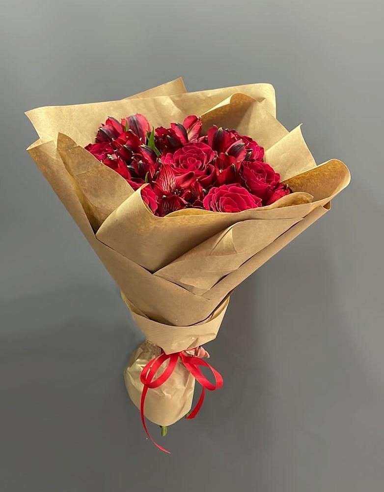 Букет цветов из: Альстромерии и Розы в Печенге