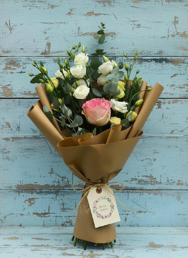 Букет цветов из: Розы и Лизиантусы в Печенге