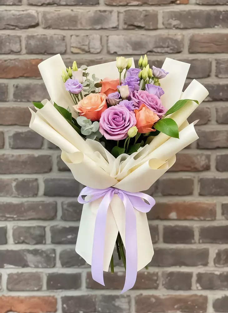 Букет цветов из: Лизиантусы и Розы в Печенге