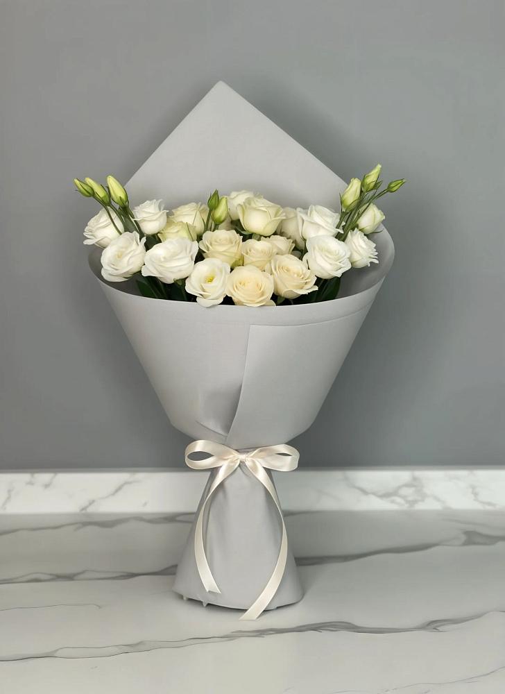 Букет цветов из: Розы и Лизиантусы в Печенге