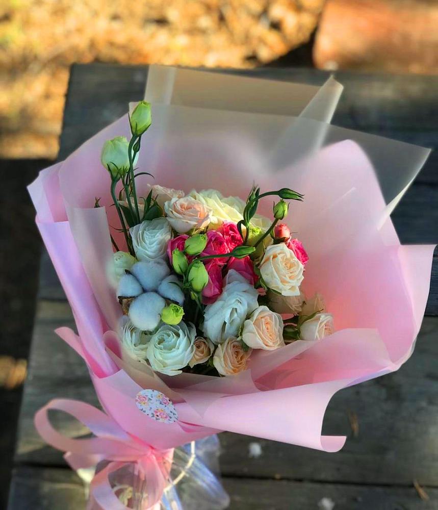 Букет цветов из: Розы и Лизиантусы в Печенге