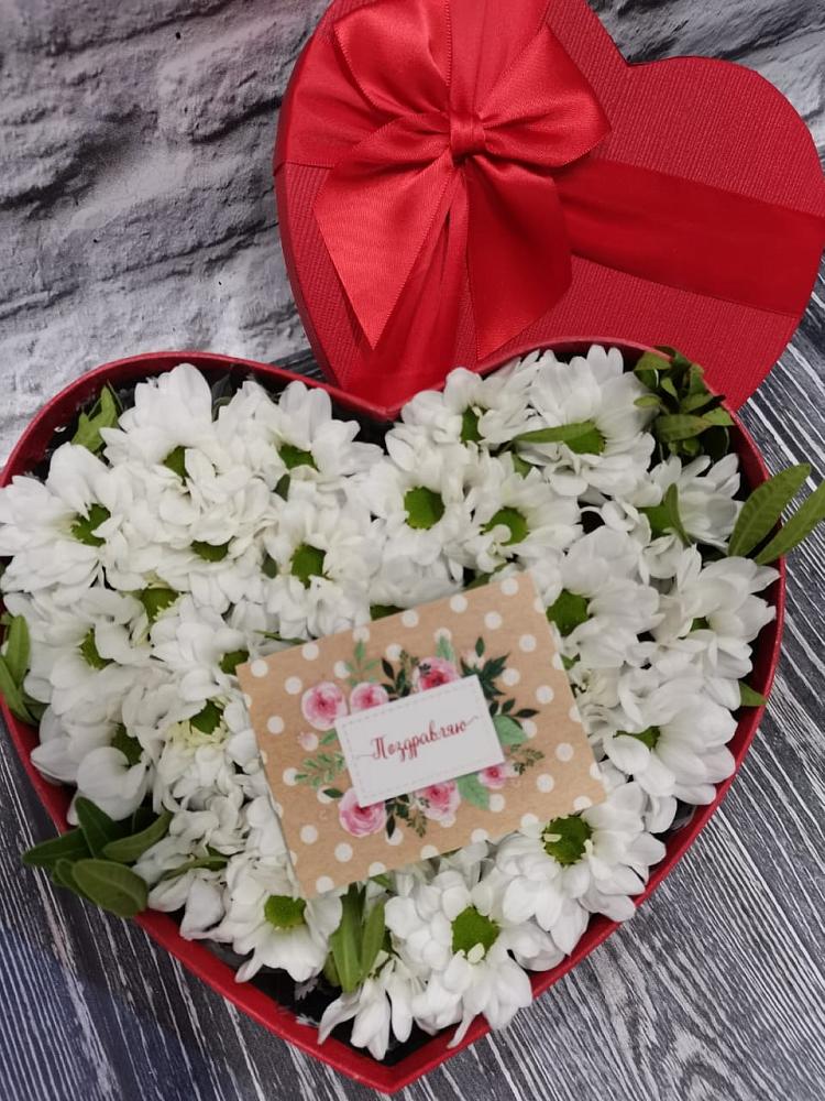 Цветочная композиция из Хризантемы в виде сердца в Печенге