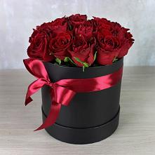 Цветочная композиция из Розы в шляпной коробке в Печенге