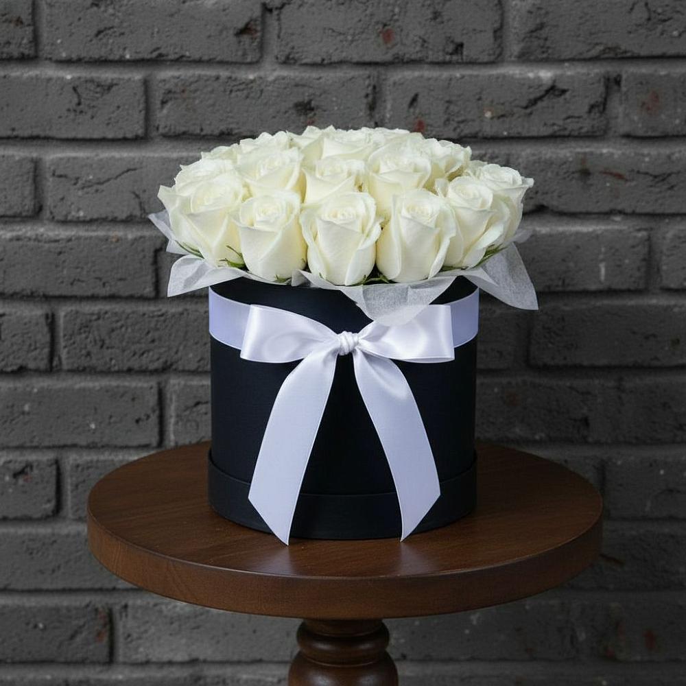 Цветочная композиция из Розы в шляпной коробке в Печенге