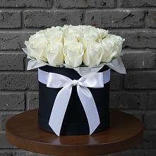 Цветочная композиция из Розы в шляпной коробке в Печенге